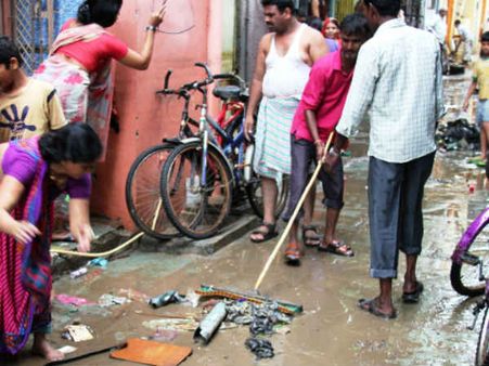 સફાઇ ઝુંબેશમાં કેટલા કામદારો જોડાયા?