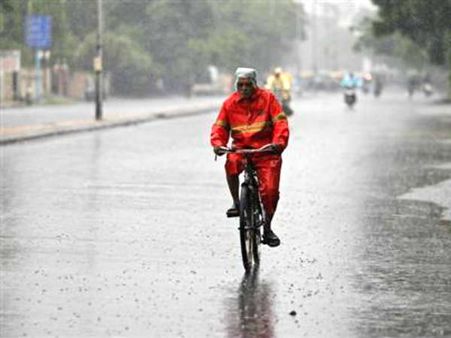 વસંતના વધામણા વરસાદી ઝાપટા સાથે, જાનૈયાઓ ચિંતામાં!