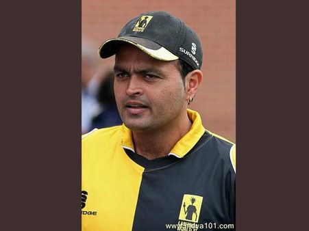 દિનેશ મોંગિયા