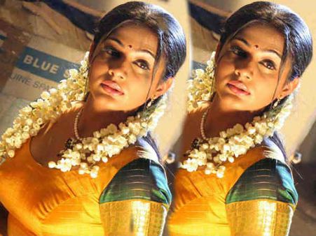 Yummy Yellow Beauties Of Bollywood