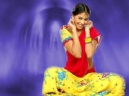 Yummy Yellow Beauties Of Bollywood