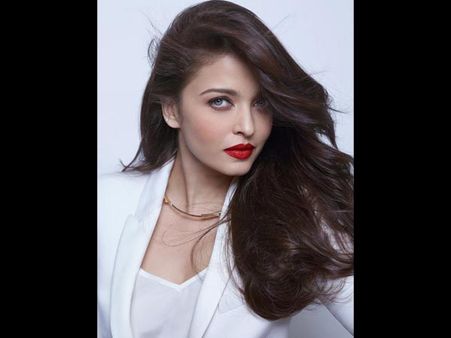 Aish In White