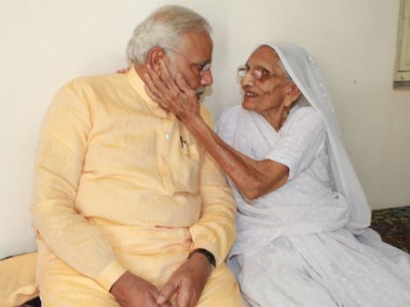 જન્મદિવસ પર માતાના આર્શિવાદ