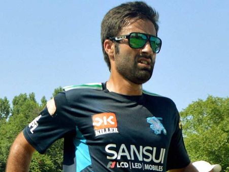 પાણીમાં ફસાયું મનપસંદ બેટ પાણીમાં ફસાયું મનપસંદ બેટ