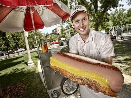 આનાથી મોટો હોટ ડોગ નહીં જોયું હોય