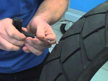 જો ખીલી અથવા કાંચ ટાયરમાં હોય