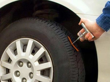 પ્લગને હોલમાં નાંખો