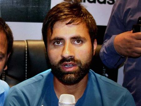 મનપસંદ બેટ બચાવવા પૂરના પાણીમાં ઉતરી ગયો આ ક્રિકેટર