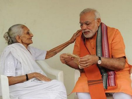 માતા-પુત્ર ભાવુક બની ગયા.