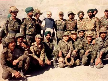 આર્મી જવાનો સાથે