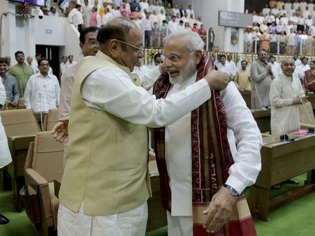 મિત્રએ આપી વિદાય