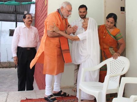 PM નરેન્દ્ર મોદી વતન ગુજરાતમાં વધારે સુરક્ષિત મહેસૂસ કરે છે?