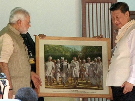 ભેટ સ્વરૂપે દાંડી યાત્રાનો ફોટો