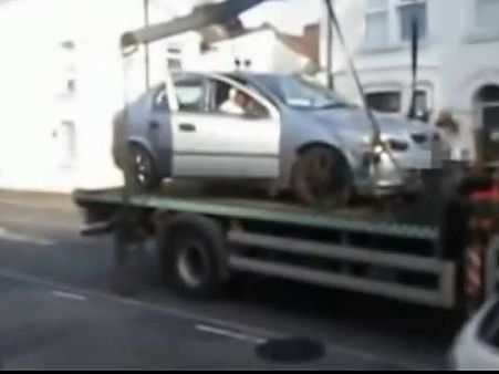 ટોઇંગ કરેલી કાર કેમ છોડાવી તેનો શોધી લીધો રસ્તો