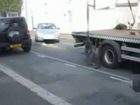 કાર લઇ ભાગી ગયો ડ્રાઇવર