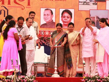 ગુજરાત : જામનગરમાં મુખ્યમંત્રીના હસ્તે 7મા ગરીબ કલ્યાણ મેળાનું ઉદઘાટન