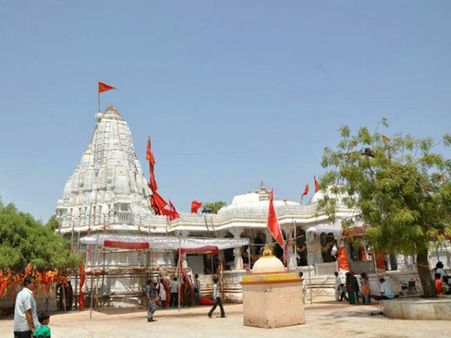 માનવામાં આવે છે કે વંધવ્ય નિવારણ કરે છે બહુચર માતા