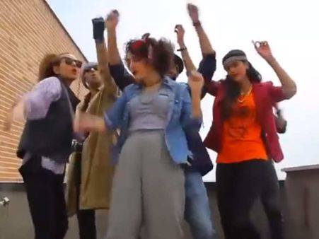 ડાંસ કરવા એક વર્ષની જેલ અને 91 ચાબુકની સજા