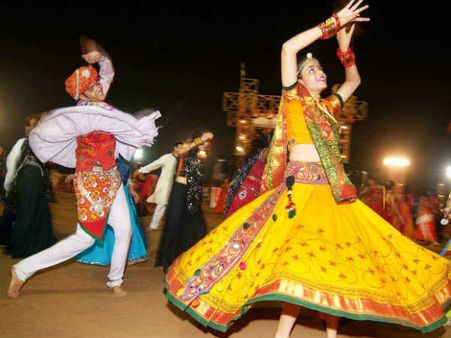 કોમવાદીઓ જોઇ લો; ગુજરાતમાં નવરાત્રિ દરમિયાન દાયકાઓથી ઝગમગે છે કોમી એકતાના આ દીવા