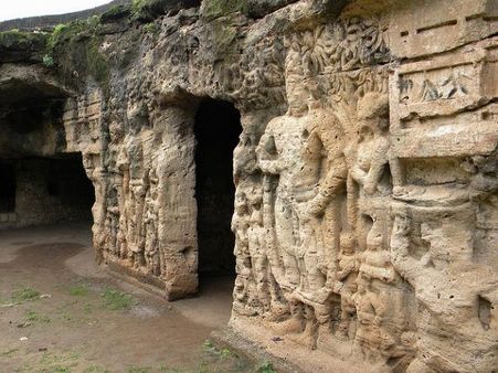 ખંભાલિદા ગુફા