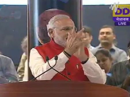 નરેન્દ્ર મોદી કવિ બની ગયા