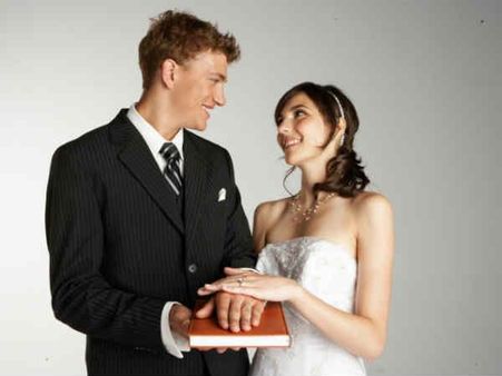  પકડાવી દેવામાં આવે કટોરો