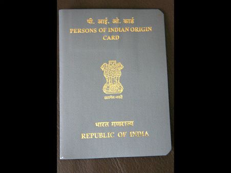 PIO કાર્ડ્સ કોને આપવામાં આવે છે?