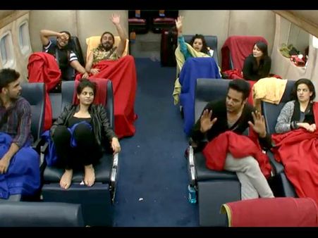 સોનાલી આઉટ