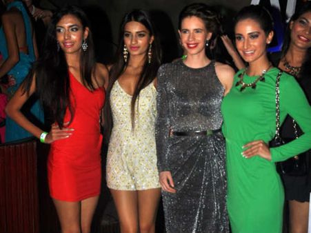 ડેસેંજ ફૅશન શોમાં કલ્કી કોચલીન ડેસેંજ ફૅશન શોમાં કલ્કી કોચલીન