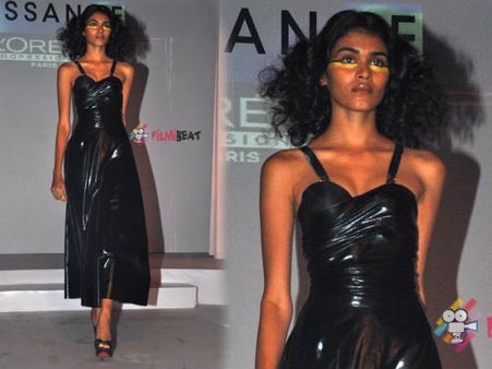 ડેસેંજ ફૅશન શોની તસવીરો ડેસેંજ ફૅશન શોની તસવીરો