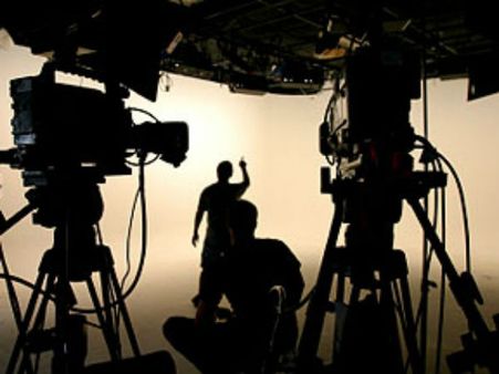 7. શૂટિંગ કરી રહેલાઓની ભાગમભાગ