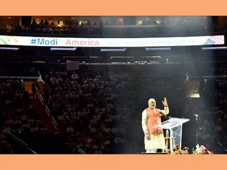 સોશિયલ મીડિયા પર છવાયા '#મોદી એટ મેડિસન'