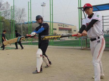 એક અનોખી ટીમ બેઝબોલની જેમ રમે છે ક્રિકેટ