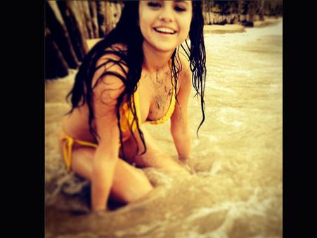 સેલેના ગોમ્ઝે જસ્ટિન બીબર સાથે કરી વૅકેશનની ઉજવણી : મન મૂકીને લીધી Bikini Selfie