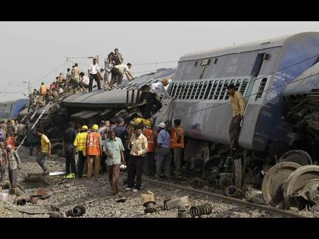 ગોરખપુર: બે એક્સપ્રેસ ટ્રેનો વચ્ચે ટક્કરમાં 11ના મોત, 50 ઘાયલ