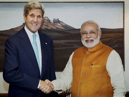 જ્હોન કેરીએ નરેન્દ્ર મોદીની તુલના ગાંધીજી સાથે કરી