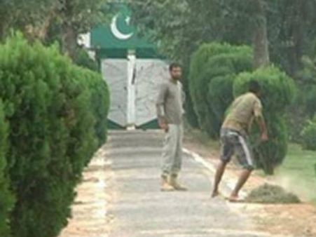 ભારતીય જવાનોને જોઇ પાક રેંજર્સે પણ લગાવ્યું 'ઝાડું'