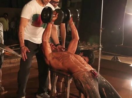 શાહરુખ ખાનનું 10 પૅક એબ્સ વર્કઆઉટ