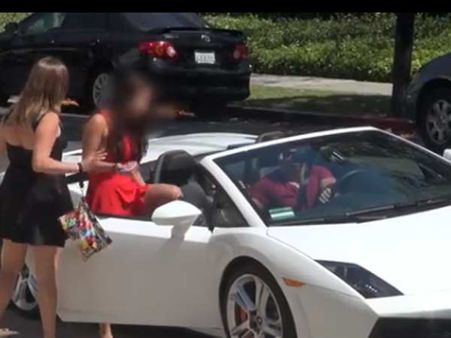 ‘હોટ’ કાર વડે છોકરીને કરી શકાય ઇમ્પ્રેસ? જુઓ આ વીડિયો