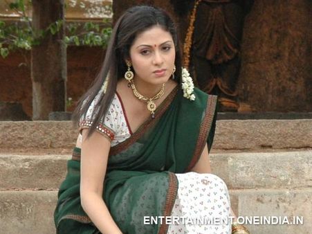 Half સાડીમાં Fully ખીલી ઉઠતી કન્નડ અભિનેત્રીઓ!