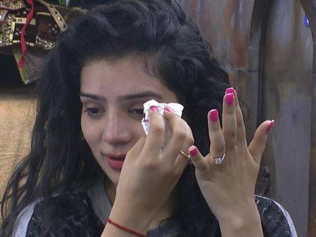 Bigg Boss 8 : ‘ઘુંઘરાળી’ સુંદરી સુકીર્તિ કાંડપાલ Out!