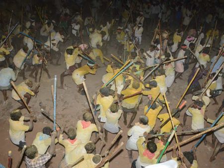 Pic: એક એવું મંદિર જ્યાં મરવા અને મારવા માટે આવે છે શ્રદ્ધાળુ