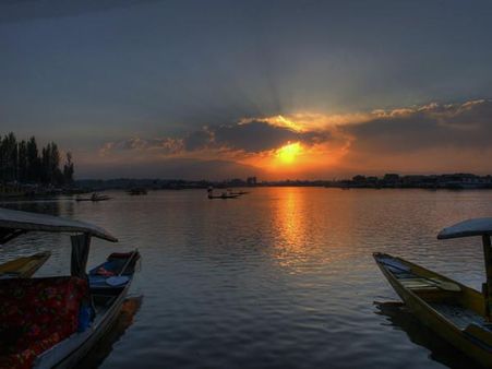 દાલ સરોવર