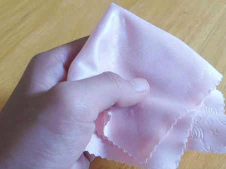 માઇક્રોફાઇબર કપડાનો પ્રયોગ કરો