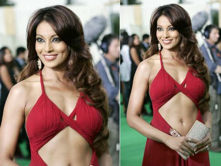 કટઆઉટ આઉટફિટમાંથી હસીનાઓનું છલકાતું હુશ્ન