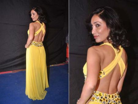 કટઆઉટ આઉટફિટમાંથી હસીનાઓનું છલકાતું હુશ્ન