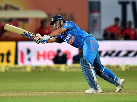 ધોનીનું વાવાઝોડુ અને રૈનાએ કર્યો રનોનો વરસાદ ધોનીનું વાવાઝોડુ અને રૈનાએ કર્યો રનોનો વરસાદ