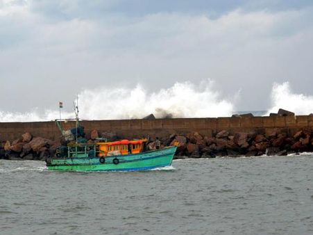હુડહુડ પહેલા હાઇટાઇડ
