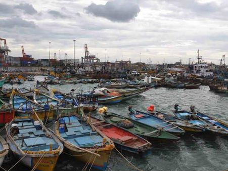 નાવડીઓ રોકી દેવામાં આવી