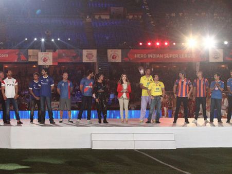 ISL : બૉલીવુડ સેલિબ્રિટીઓએ ઉદ્ઘાટનમાં મચાવી ધૂમ!